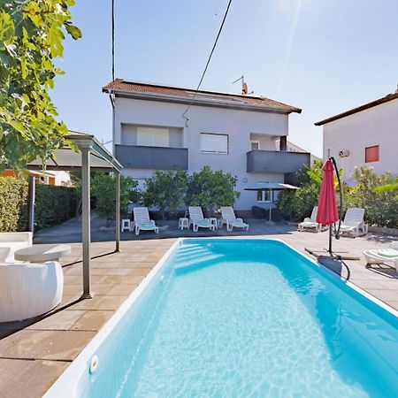 Crowonder Lucky Holiday House With Pool And Patio 30 Meters From The Beach Задар Екстериор снимка