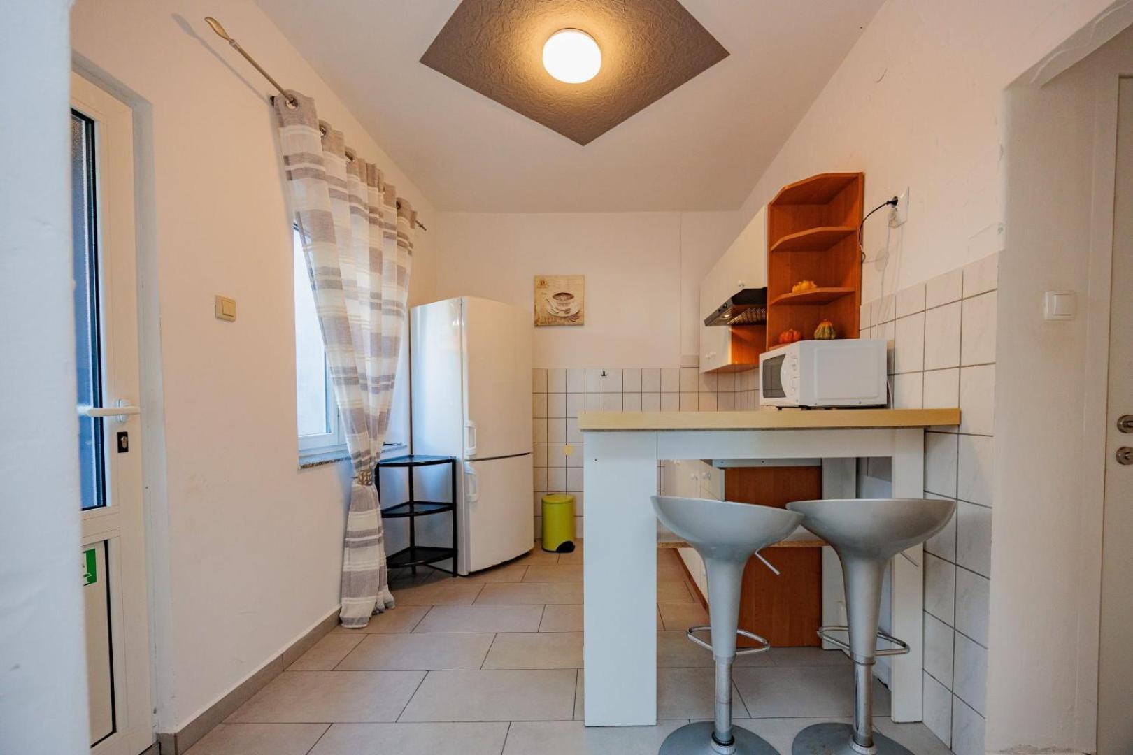 Crowonder Lucky Holiday House With Pool And Patio 30 Meters From The Beach Задар Екстериор снимка