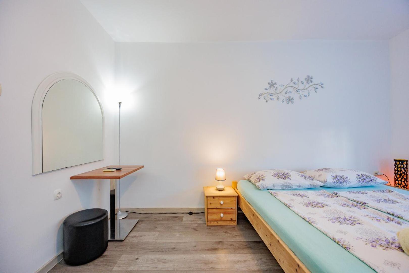 Crowonder Lucky Holiday House With Pool And Patio 30 Meters From The Beach Задар Екстериор снимка