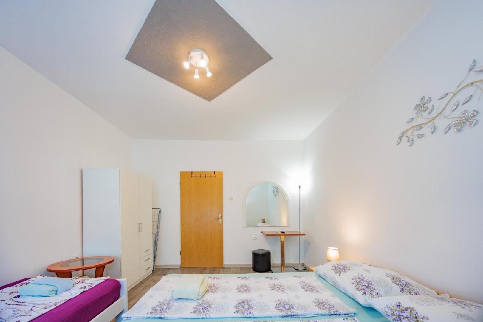 Crowonder Lucky Holiday House With Pool And Patio 30 Meters From The Beach Задар Екстериор снимка