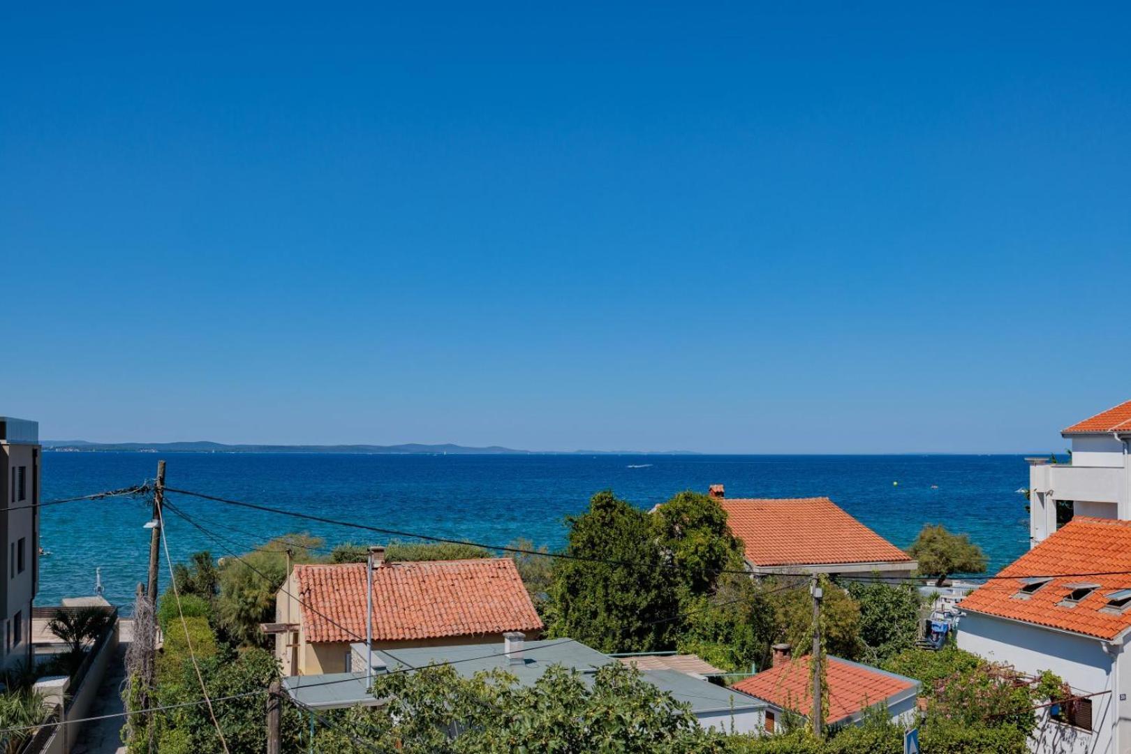 Crowonder Lucky Holiday House With Pool And Patio 30 Meters From The Beach Задар Екстериор снимка