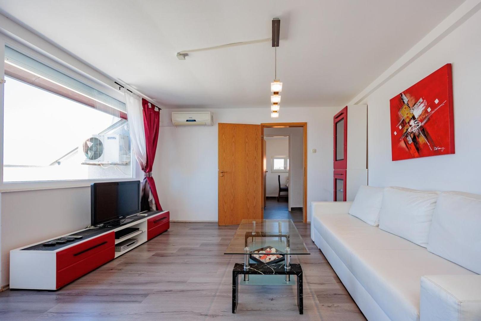 Crowonder Lucky Holiday House With Pool And Patio 30 Meters From The Beach Задар Екстериор снимка
