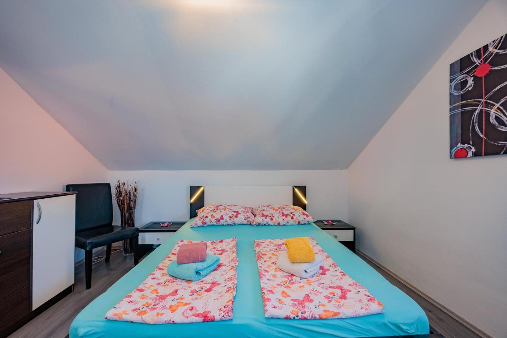 Crowonder Lucky Holiday House With Pool And Patio 30 Meters From The Beach Задар Екстериор снимка
