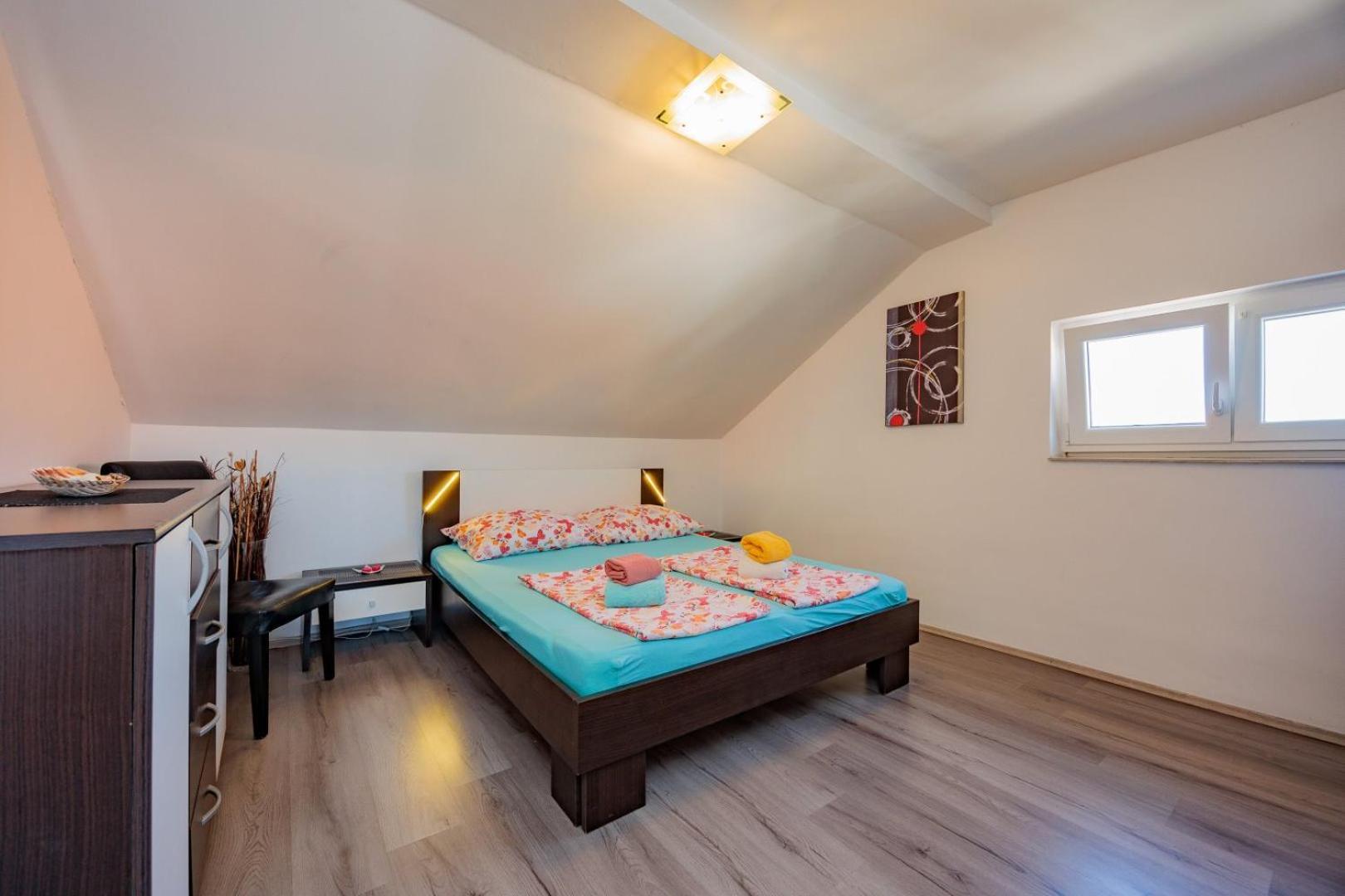Crowonder Lucky Holiday House With Pool And Patio 30 Meters From The Beach Задар Екстериор снимка