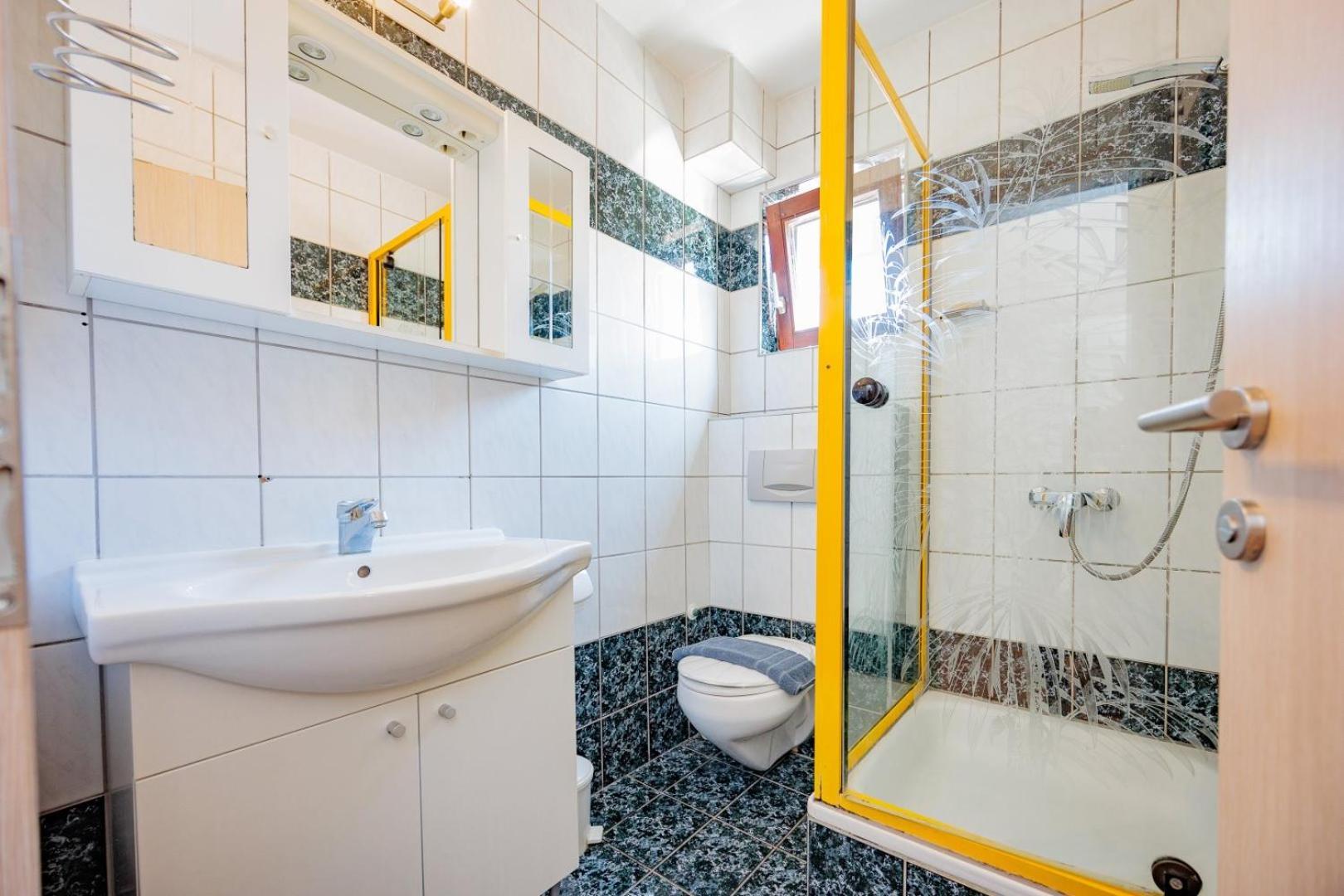 Crowonder Lucky Holiday House With Pool And Patio 30 Meters From The Beach Задар Екстериор снимка