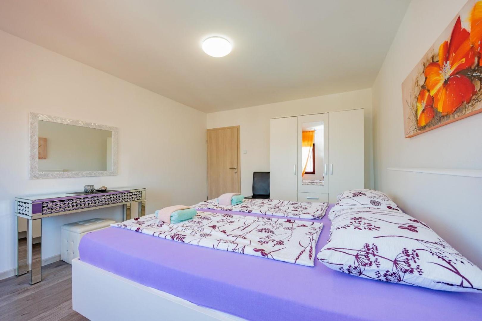 Crowonder Lucky Holiday House With Pool And Patio 30 Meters From The Beach Задар Екстериор снимка