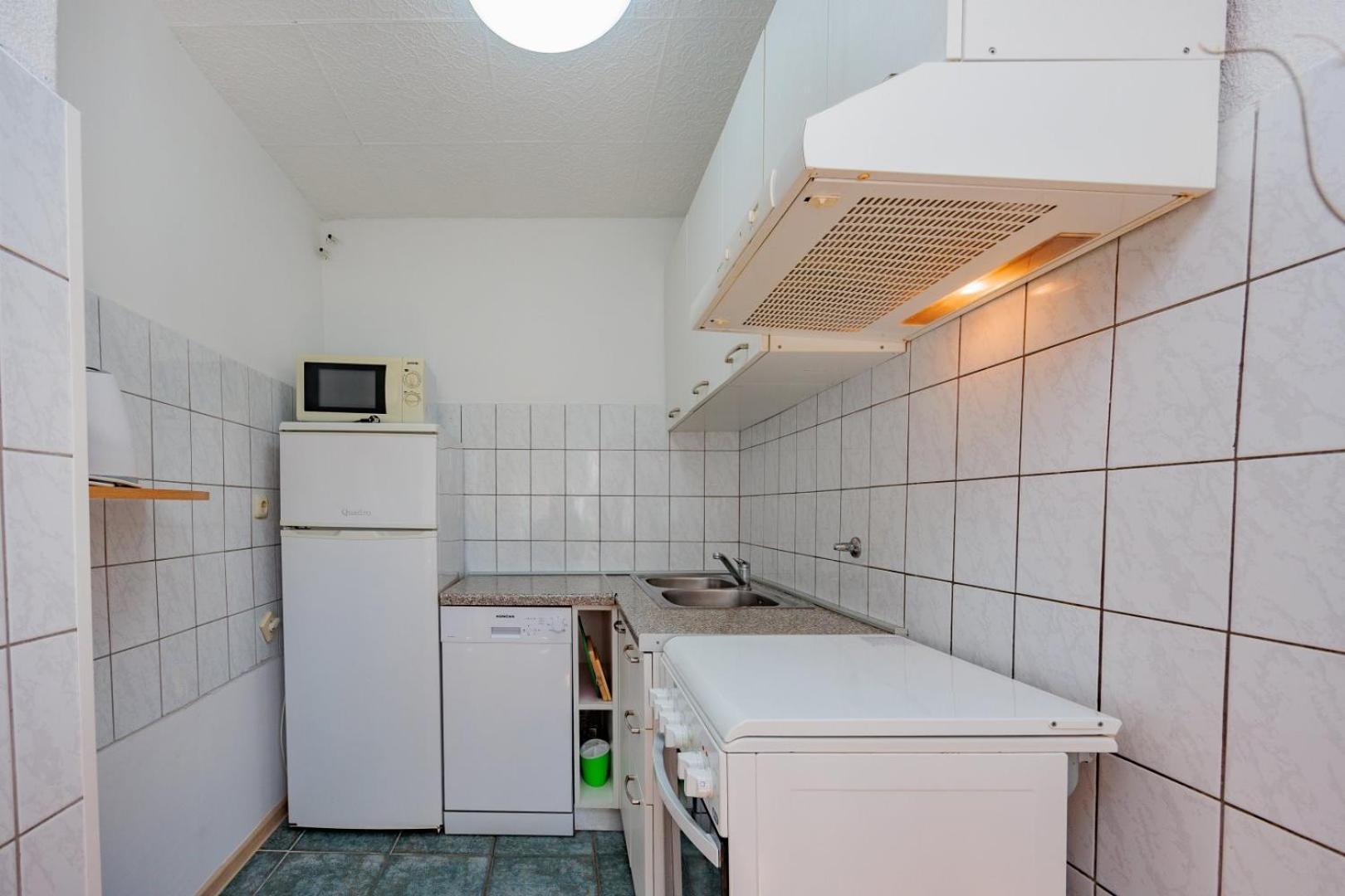Crowonder Lucky Holiday House With Pool And Patio 30 Meters From The Beach Задар Екстериор снимка