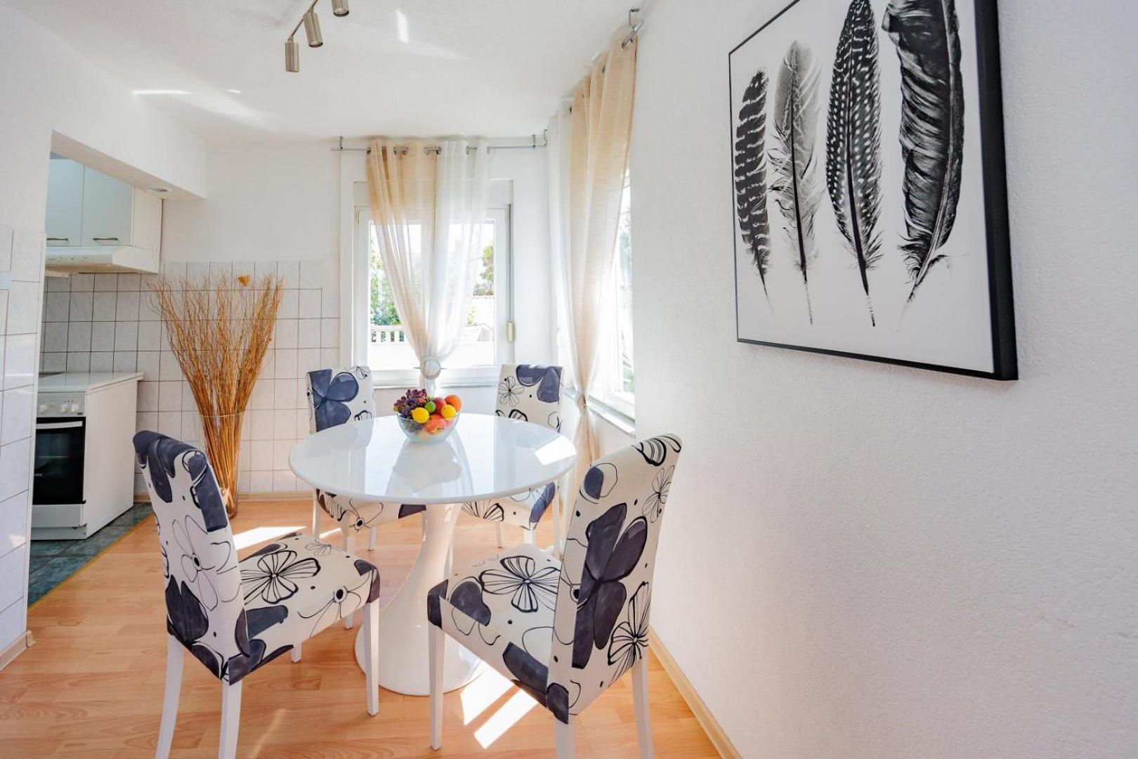 Crowonder Lucky Holiday House With Pool And Patio 30 Meters From The Beach Задар Екстериор снимка