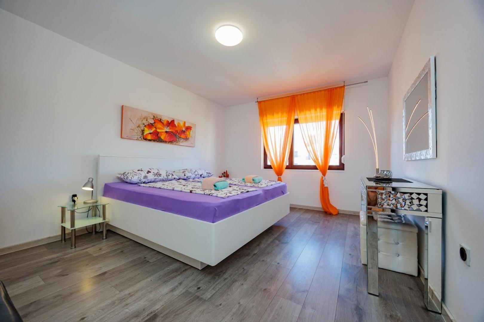 Crowonder Lucky Holiday House With Pool And Patio 30 Meters From The Beach Задар Екстериор снимка