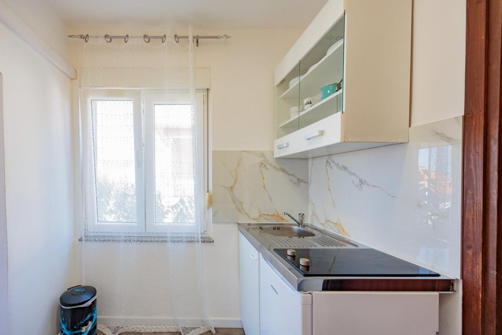 Crowonder Lucky Holiday House With Pool And Patio 30 Meters From The Beach Задар Екстериор снимка