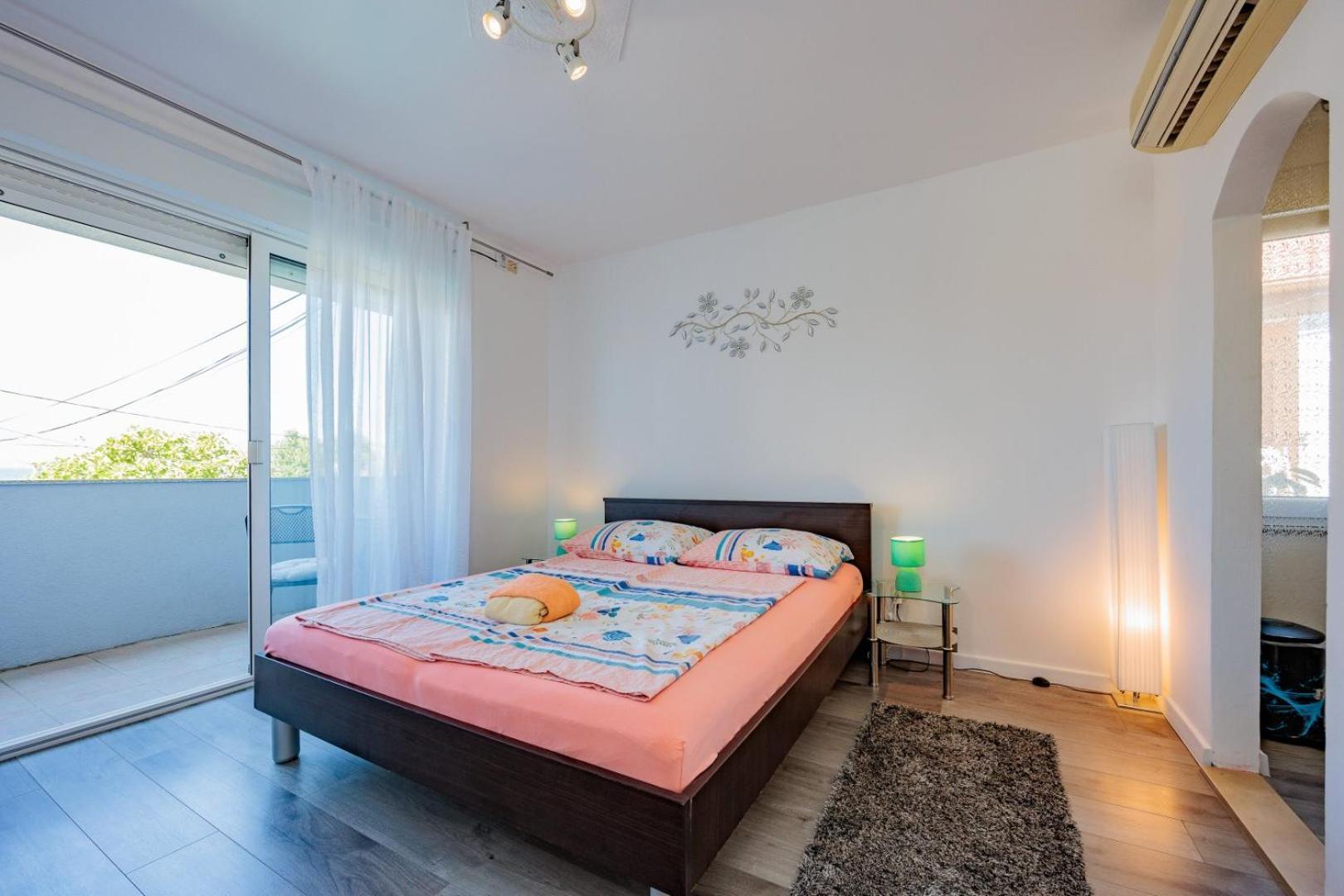 Crowonder Lucky Holiday House With Pool And Patio 30 Meters From The Beach Задар Екстериор снимка