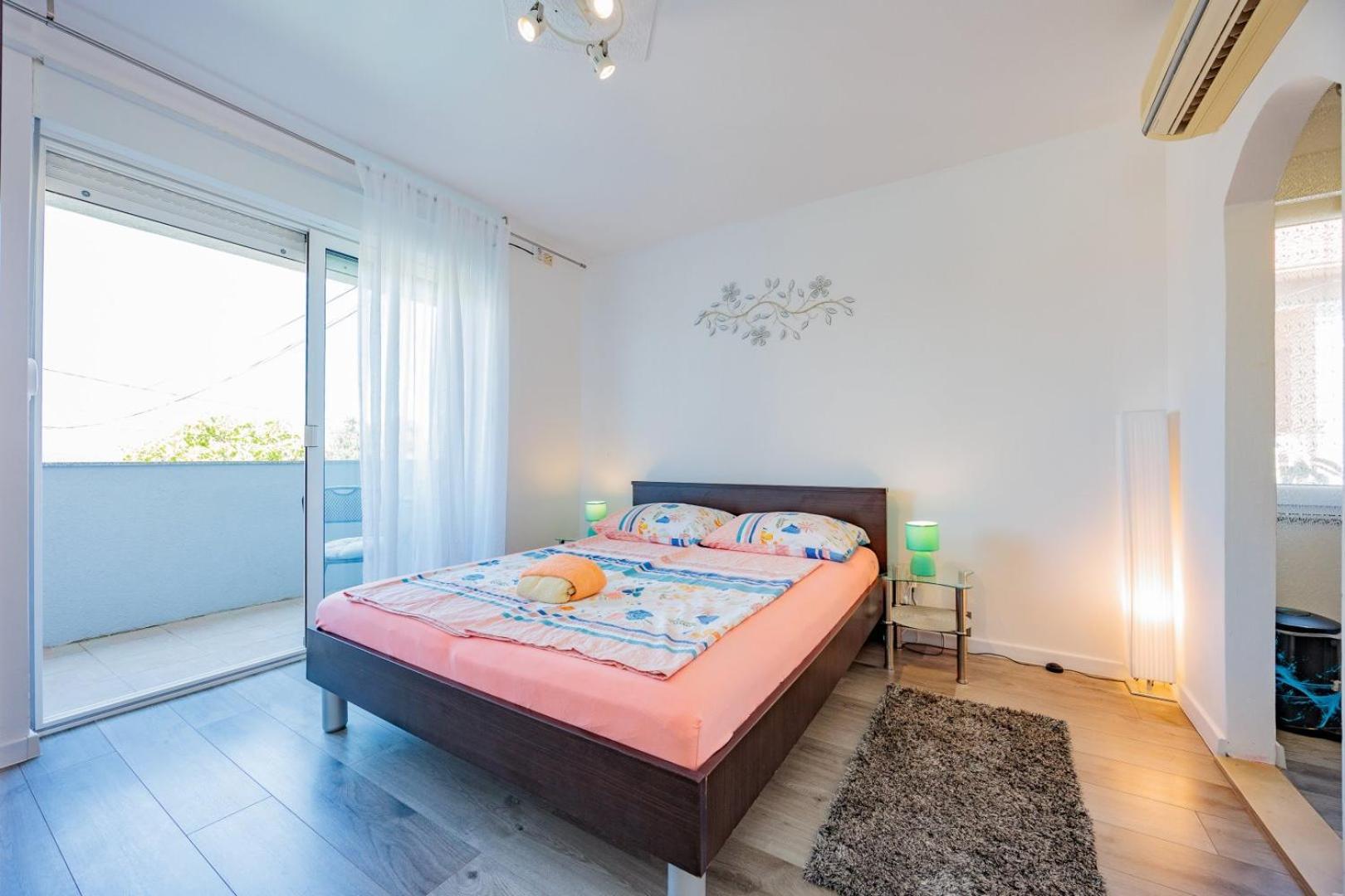 Crowonder Lucky Holiday House With Pool And Patio 30 Meters From The Beach Задар Екстериор снимка