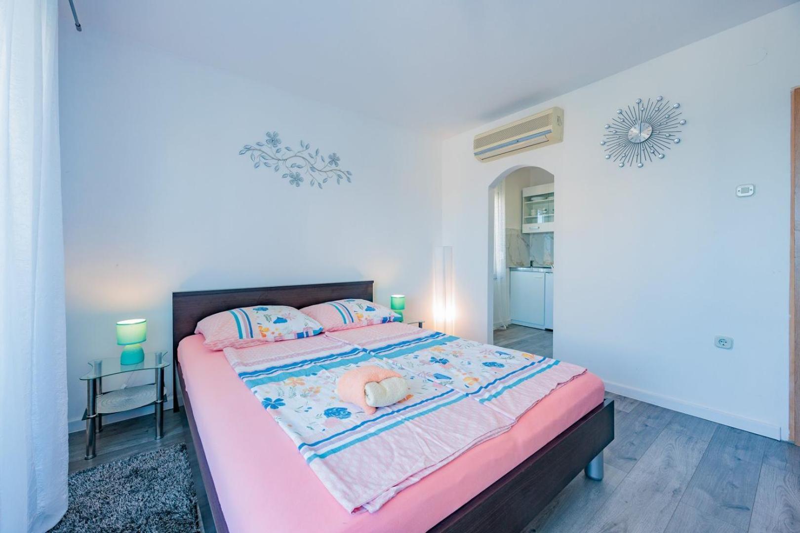 Crowonder Lucky Holiday House With Pool And Patio 30 Meters From The Beach Задар Екстериор снимка