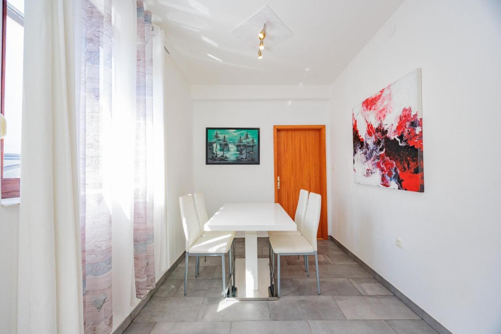 Crowonder Lucky Holiday House With Pool And Patio 30 Meters From The Beach Задар Екстериор снимка